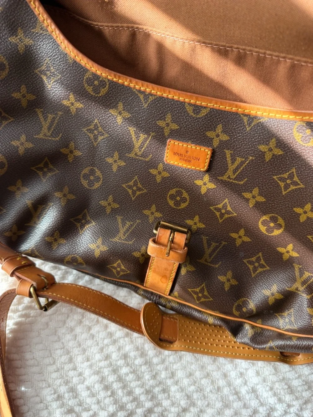 Louis Vuitton Monogram Samur 35 GM Canvas Messenger Bag - Picture 6 of 7